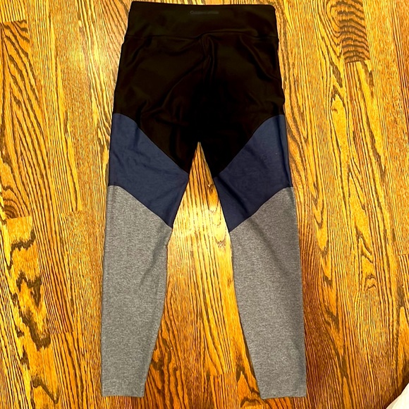 Outdoor voices EUC size s compression leggings - Picture 3 of 4